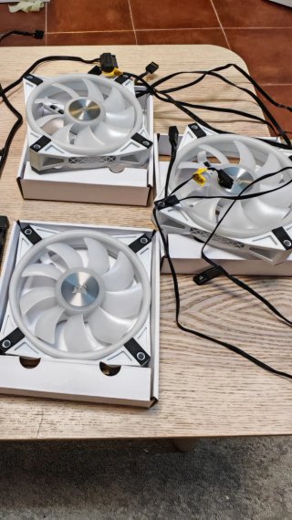 Corsair QL120 RGB Ventiladores (3 unidades)
