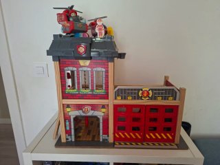 Estación de bomberos de madera Hape