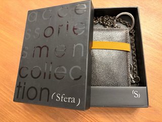 Cartera Sfera Negra con Goma Elástica