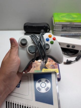 Xbox 360 Star Wars Edition + Kinect + giochi