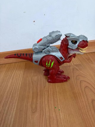 Dinosaurio de juguete con cañón