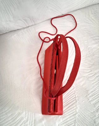 Bolso de fiesta rojo Benini. Nuevo sin usar