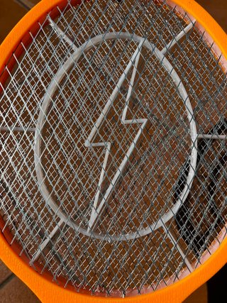Raqueta Eléctrica Mata Mosquitos
