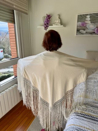 Mantón de Manila Beige y Dorado con Flecos