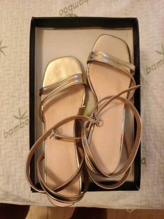 Sandalias doradas tacón bloque