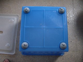 Caja de almacenaje Ikea azul y blanca