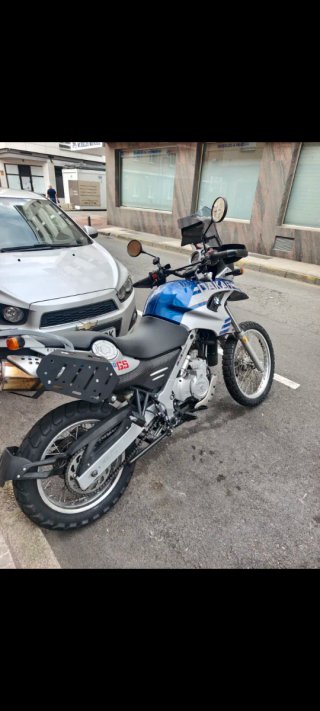 BMW F650GS Dakar Azul y Blanca