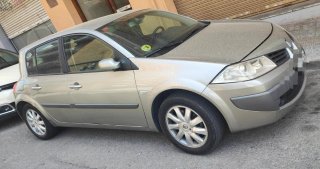 Renault Mégane 1.5dCi 2008 · 183.000 km · Averiado