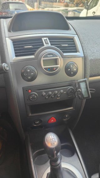Renault Mégane 1.5dCi 2008 · 183.000 km · Averiado