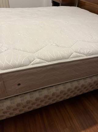 Cabecero de madera marrón Somier y colchón 150