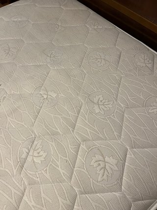 Cabecero de madera marrón Somier y colchón 150