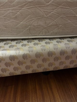 Cabecero de madera marrón Somier y colchón 150