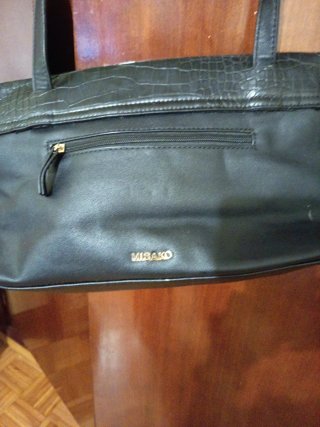 Bolso de hombro negro efecto piel
