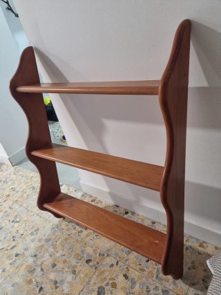 Estantería de pino de pared
