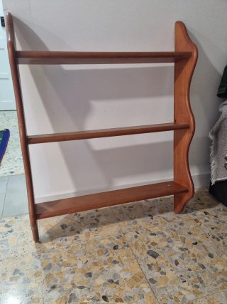 Estantería de pino de pared