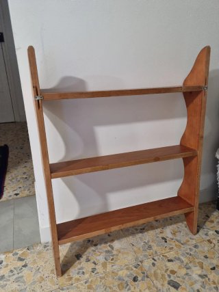 Estantería de pino de pared