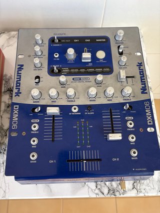 Mesa de mezclas Numark DMX06 2 canales , mas funda