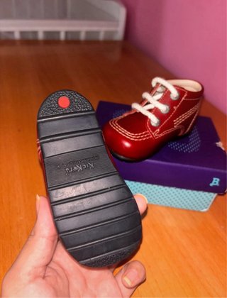 Zapatos bebé Kickers talla 18