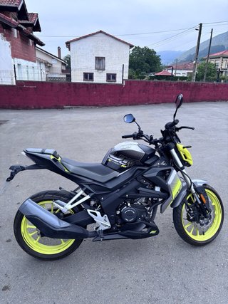 UM Xtreet RS 125 Naked Moto