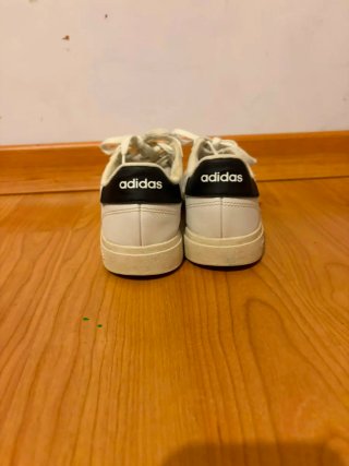 Zapatillas Adidas Blancas y Negras