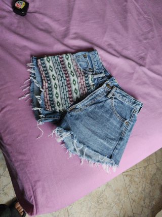 Shorts vaqueros con estampado étnico