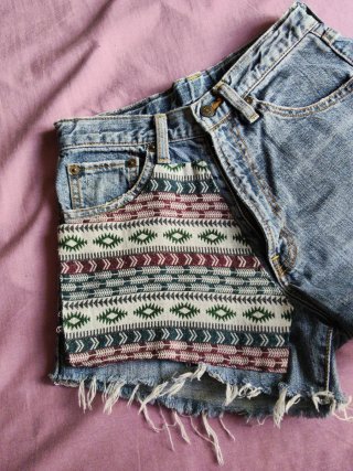 Shorts vaqueros con estampado étnico