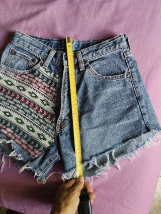 Shorts vaqueros con estampado étnico