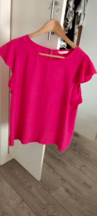 Blusa rosa con volantes