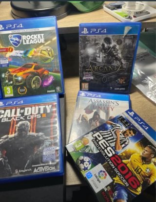 PS4 Negra + 7 Juegos