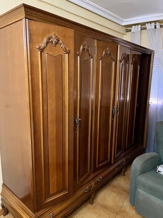 Armario de madera vintage
