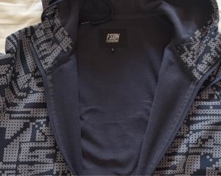Sudadera con capucha azul y blanco