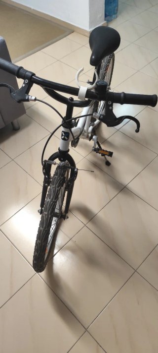 Bicicleta infantil blanca