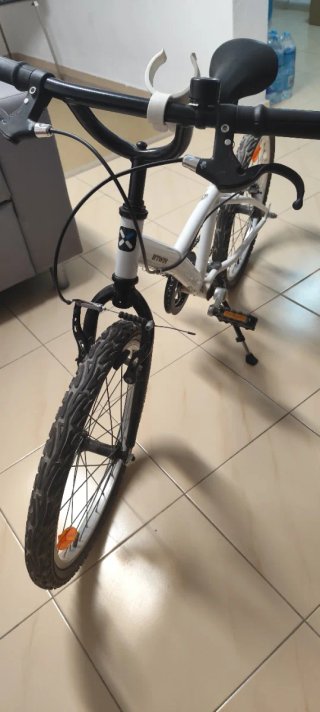 Bicicleta infantil blanca