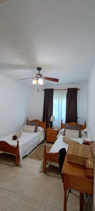 Chalet independiente con piscina.