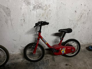 Bicicleta infantil roja