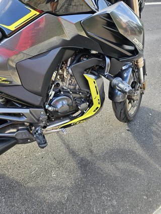 Zontes Z2 Naked 125cc Moto Negro/Amarillo