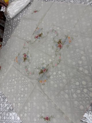Set tovaglia e 6 tovaglioli con fiori