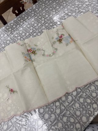 Set tovaglia e 6 tovaglioli con fiori