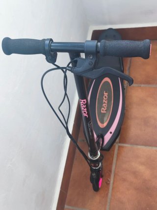 Patinete Eléctrico Razor Negro y Rosa