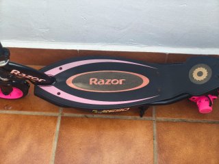 Patinete Eléctrico Razor Negro y Rosa