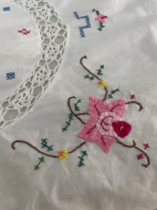 Mantel vintage bordado flores