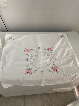 Mantel vintage bordado flores