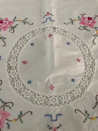 Mantel vintage bordado flores