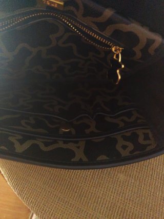 Bandolera Tous negra con logo