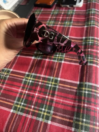 Gafas de sol elegantes con funda