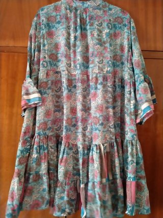 Vestido corto estampado floral de seda