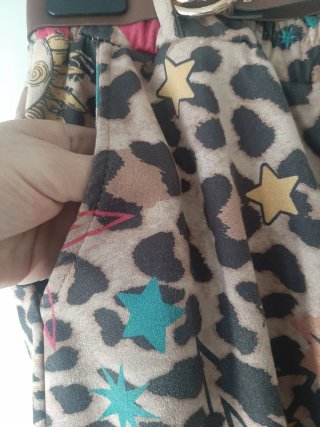 Pantalón estampado leopardo y estrellas