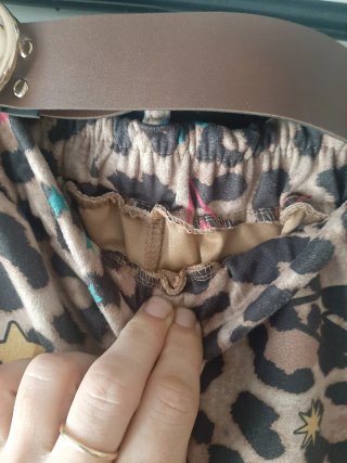 Pantalón estampado leopardo y estrellas