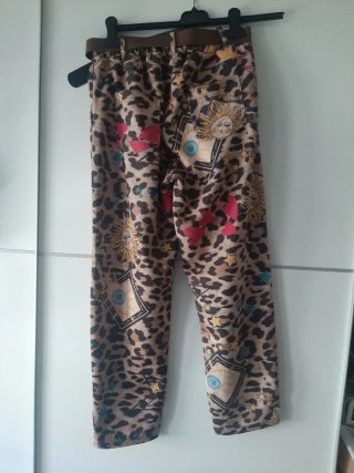 Pantalón estampado leopardo y estrellas