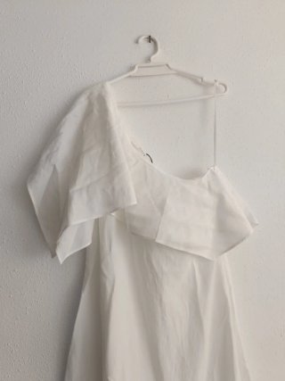 Vestido Zara blanco asimétrico volantes lino M